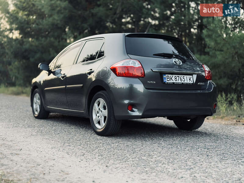 Хетчбек Toyota Auris 2012 в Черкасах