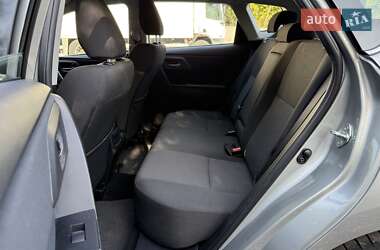 Хэтчбек Toyota Auris 2012 в 