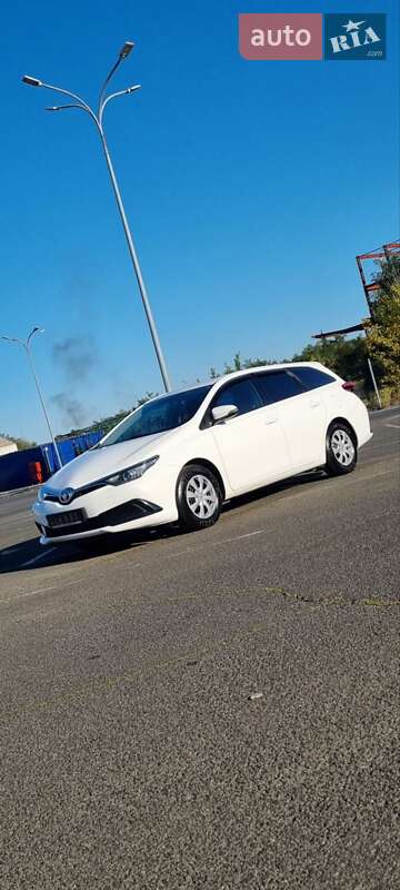 Toyota Auris 2015