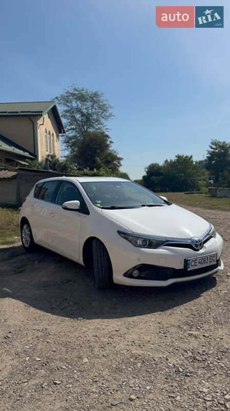 Хетчбек Toyota Auris 2016 в Чернівцях
