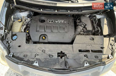 Хэтчбек Toyota Auris 2008 в 