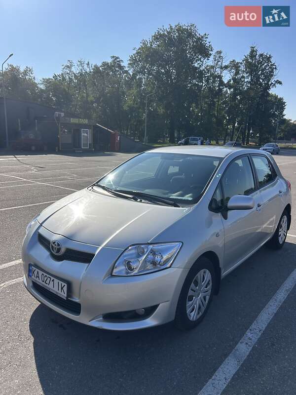 Хэтчбек Toyota Auris 2008 в 