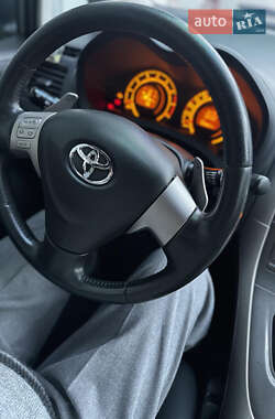 Хэтчбек Toyota Auris 2008 в 