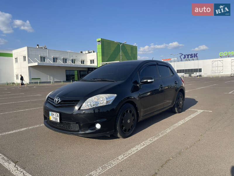 Toyota Auris 2011