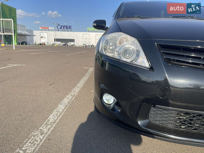 Хэтчбек Toyota Auris 2011 в Одессе