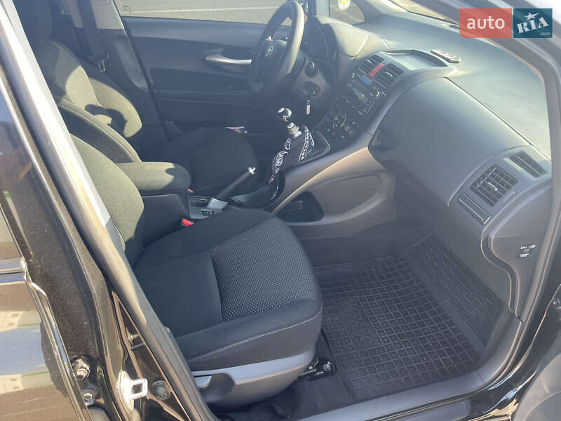 Хэтчбек Toyota Auris 2011 в Одессе