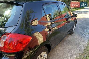 Хэтчбек Toyota Auris 2009 в 
