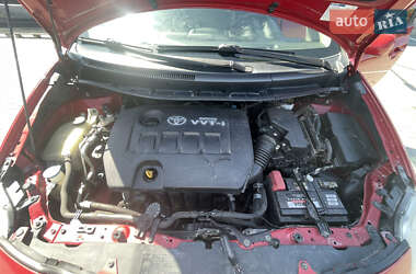 Хэтчбек Toyota Auris 2007 в 