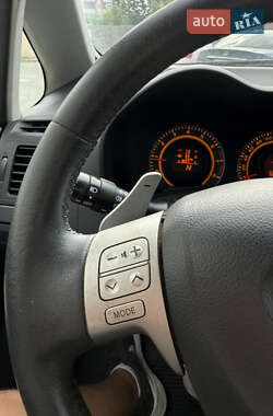 Хэтчбек Toyota Auris 2007 в 