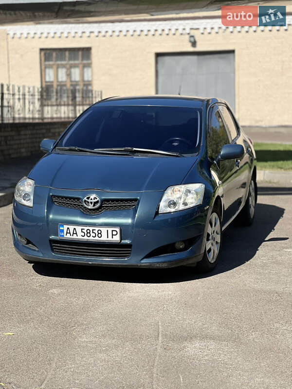 Хэтчбек Toyota Auris 2007 в Киеве