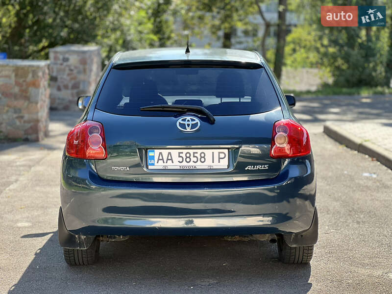 Хэтчбек Toyota Auris 2007 в Киеве