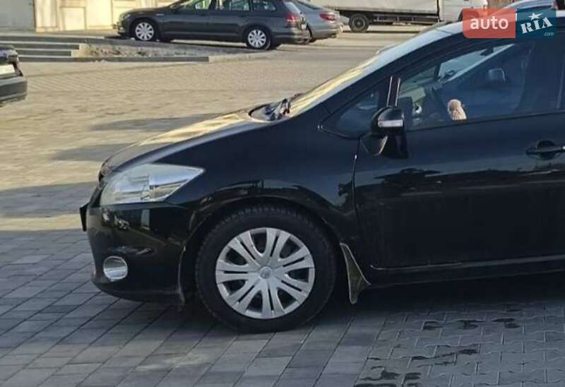 Хэтчбек Toyota Auris 2011 в Виннице