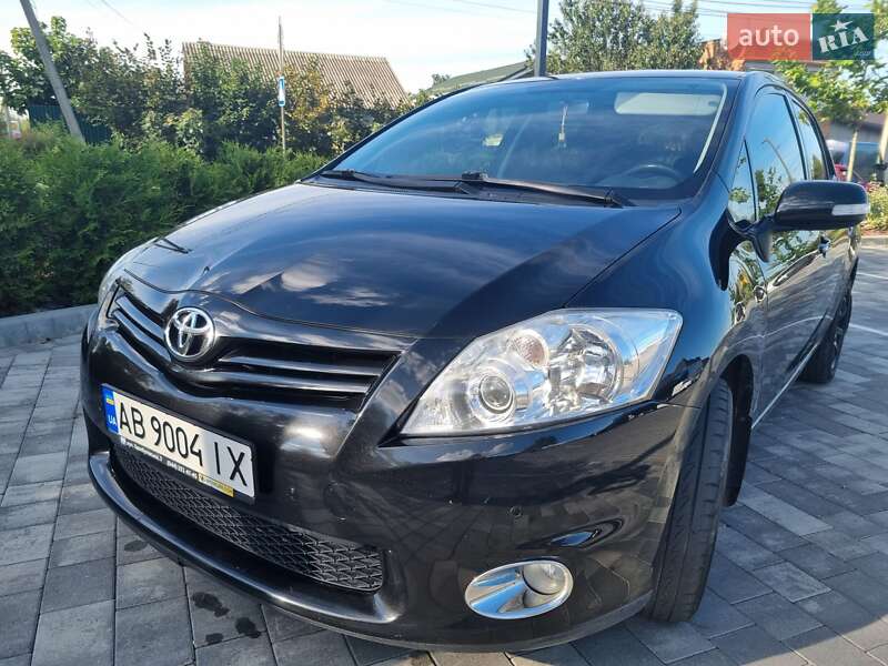 Хэтчбек Toyota Auris 2011 в Виннице