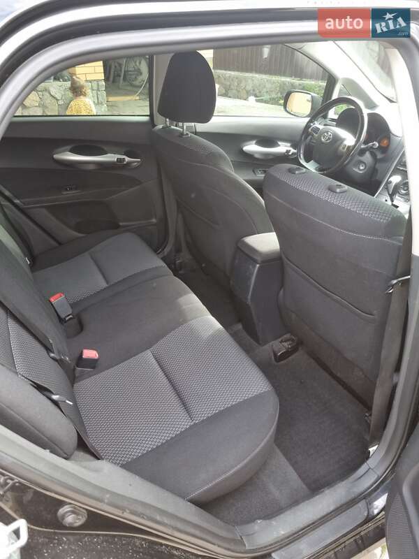 Хэтчбек Toyota Auris 2011 в Виннице