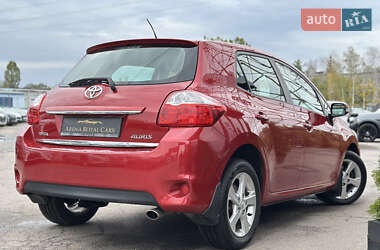 Хэтчбек Toyota Auris 2010 в 