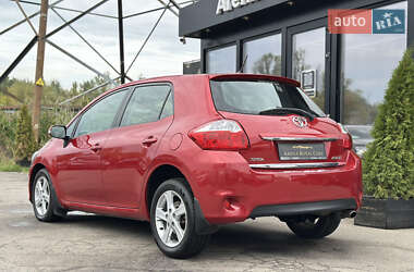 Хэтчбек Toyota Auris 2010 в 