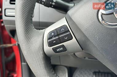 Хэтчбек Toyota Auris 2010 в 