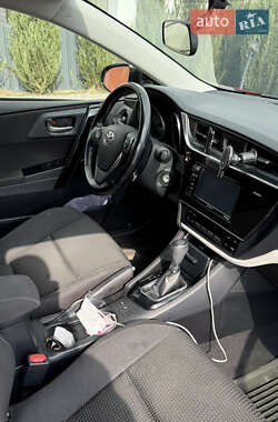 Хэтчбек Toyota Auris 2015 в 