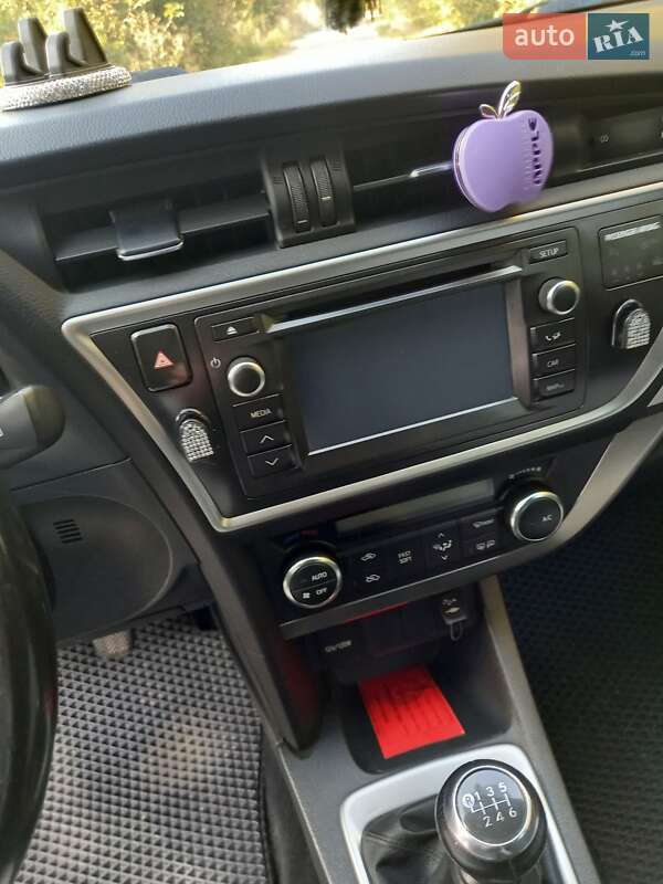 Универсал Toyota Auris 2014 в Обухове