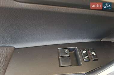 Хэтчбек Toyota Auris 2013 в 