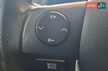 Хэтчбек Toyota Auris 2013 в 
