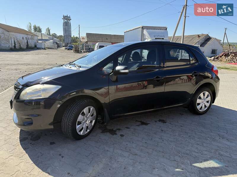 Хетчбек Toyota Auris 2010 в Тростянці