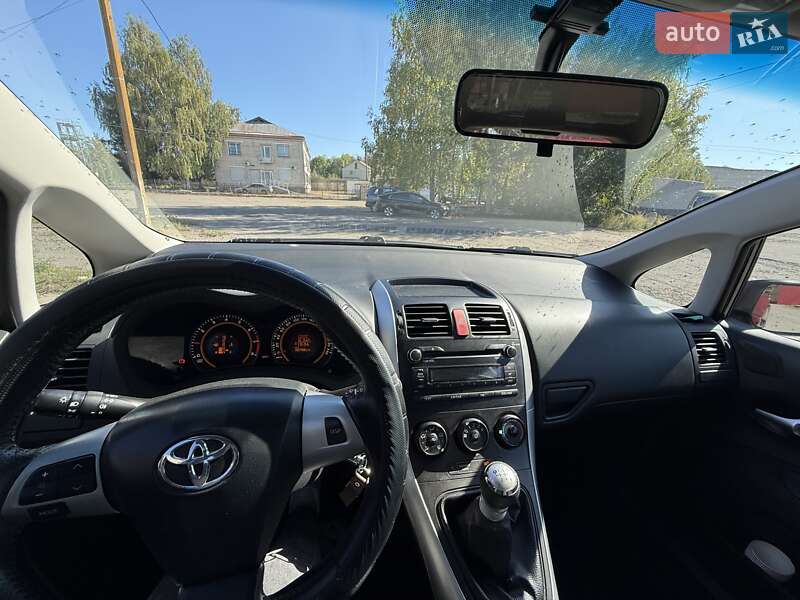 Хетчбек Toyota Auris 2010 в Тростянці
