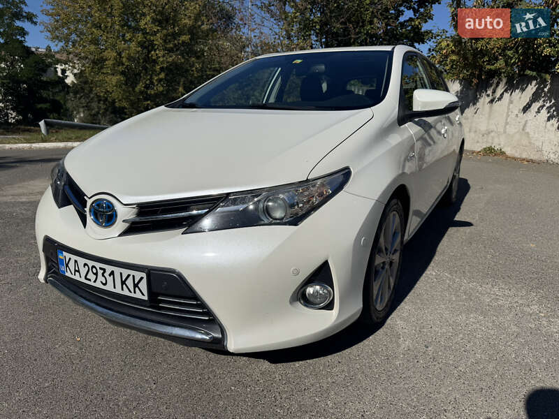 Хэтчбек Toyota Auris 2013 в Киеве