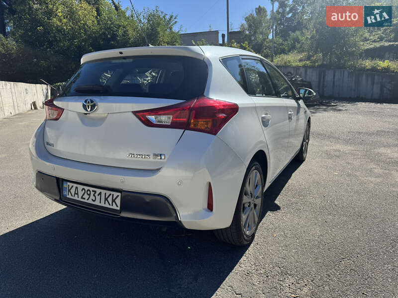 Хэтчбек Toyota Auris 2013 в Киеве