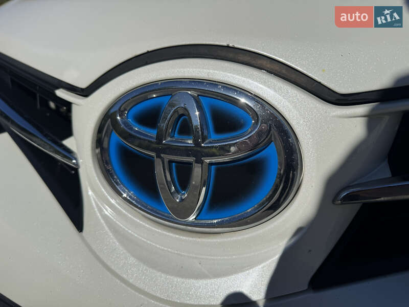 Хэтчбек Toyota Auris 2013 в Киеве