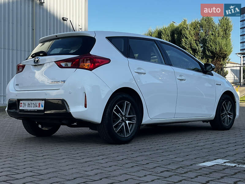 Хэтчбек Toyota Auris 2013 в Луцке