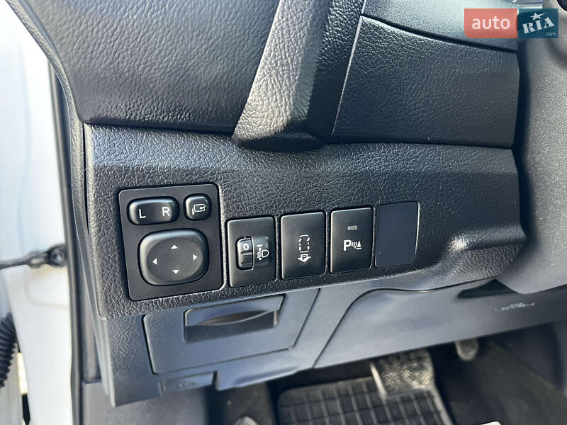Хэтчбек Toyota Auris 2013 в Луцке