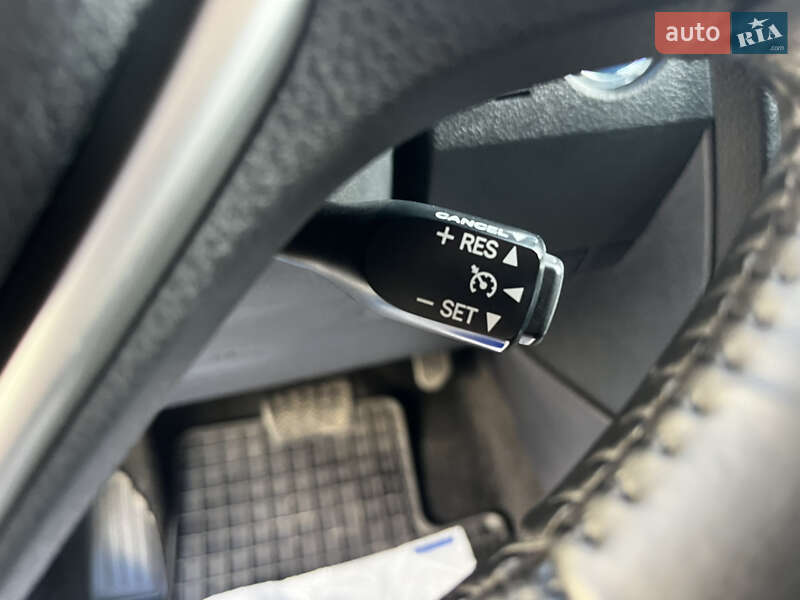 Хэтчбек Toyota Auris 2013 в Луцке