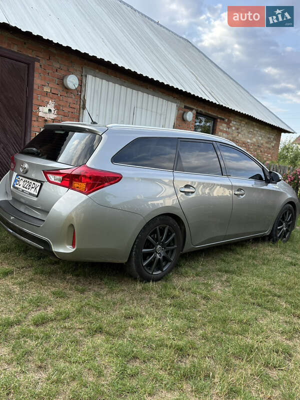 Универсал Toyota Auris 2014 в Новояворовске фото 5 Универсал Toyota Auris 2014 в Новояворовске