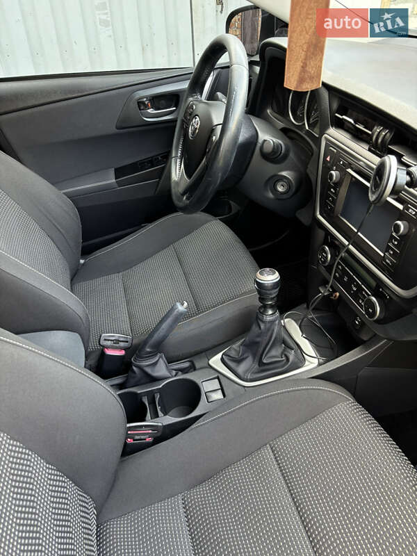 Универсал Toyota Auris 2014 в Новояворовске фото 19 Универсал Toyota Auris 2014 в Новояворовске