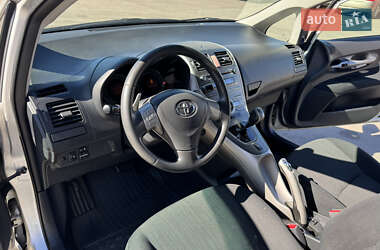 Хэтчбек Toyota Auris 2007 в 