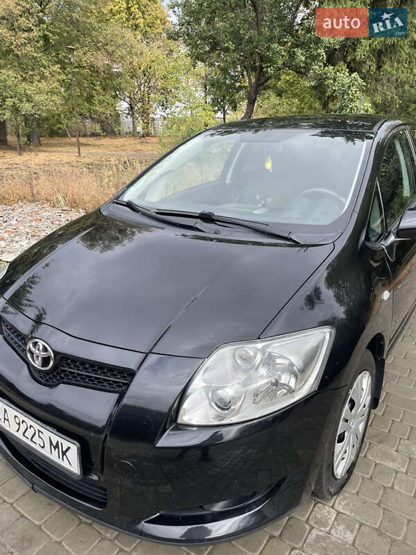 Хэтчбек Toyota Auris 2008 в 