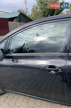 Хэтчбек Toyota Auris 2008 в 