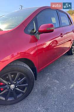 Хэтчбек Toyota Auris 2010 в 