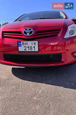 Хэтчбек Toyota Auris 2010 в Черноморске