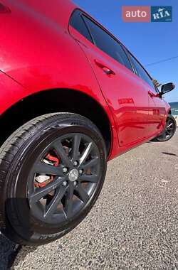 Хэтчбек Toyota Auris 2010 в 