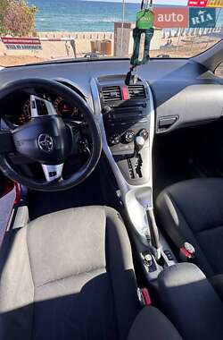 Хэтчбек Toyota Auris 2010 в 