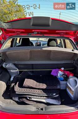 Хэтчбек Toyota Auris 2010 в 