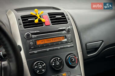 Хэтчбек Toyota Auris 2008 в 