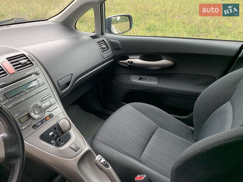 Хэтчбек Toyota Auris 2007 в Киеве