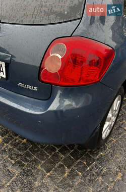 Хэтчбек Toyota Auris 2008 в 