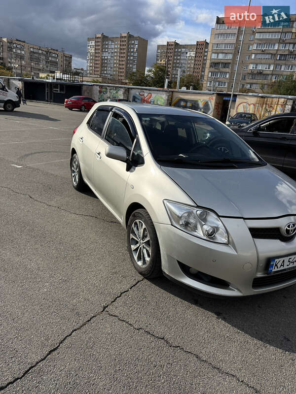 Хэтчбек Toyota Auris 2008 в Киеве