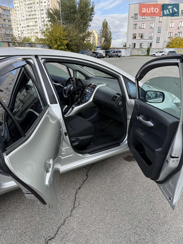 Хэтчбек Toyota Auris 2008 в Киеве