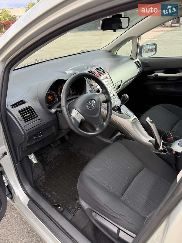 Хэтчбек Toyota Auris 2008 в Киеве