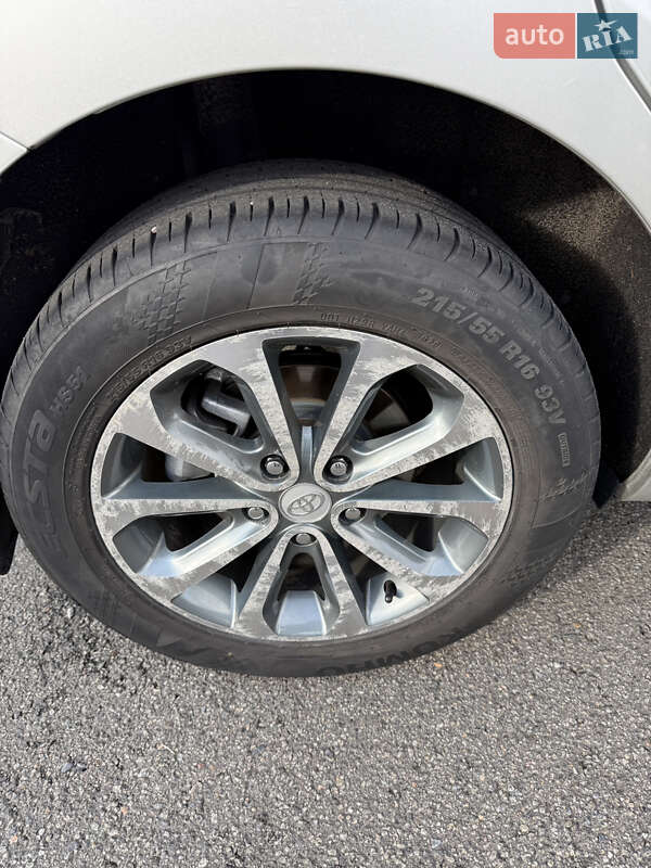 Хэтчбек Toyota Auris 2008 в Киеве